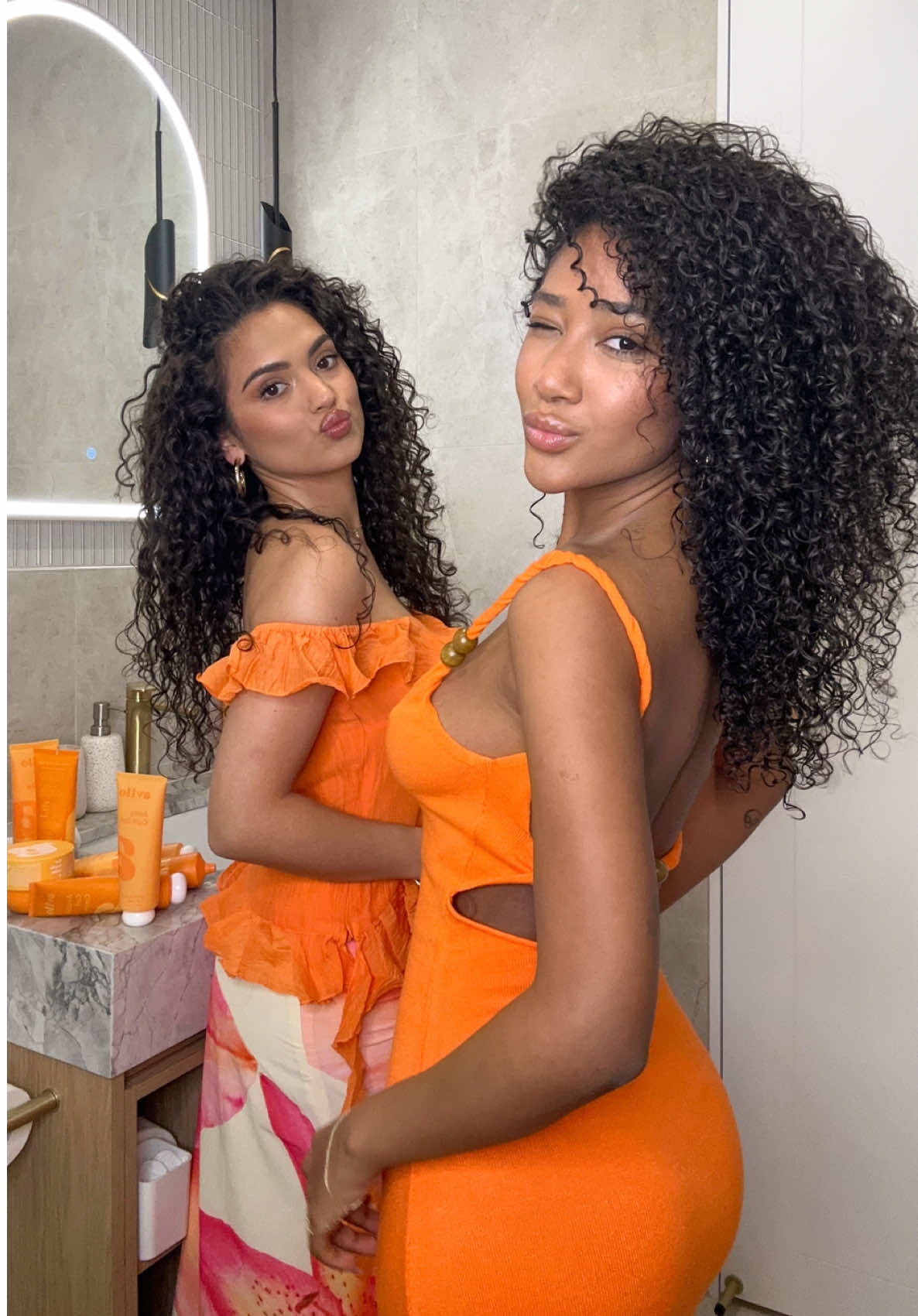 Bestie wash day hits different 🫶 Using @avilobyolivia products always ✨ #curlyhair #curlygirls #curls #washday 
