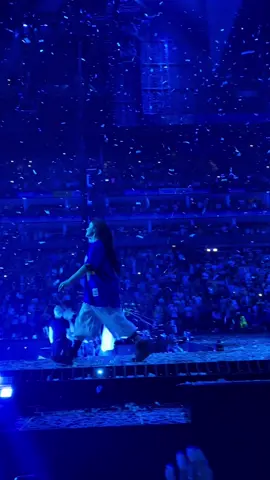 off she pops #billieeilishconcert #BILLIEEILISH #bye #goodbye #robloxbyesoundeffect #viralvideos #govoraltiktok #viralvideotiktok #tour #billiefanpage #billiestans #hitmehardandsofttourbillieilish #funnymoments #funnymemes #talentshow #billieconcert #billieeilishfan #guitarsongsbillieeilish #billieeilishfan #billieeilish #bills #billieeeilishfan 