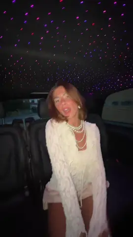 Les vidéos arrivent encore merciii pour l’énergie hier c’était fouuuu 🥹 mon single « mon cœur n’est plus cassé » dispoooo