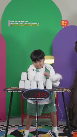 Lajunyaaa adik Mika main cup stacking ni! 😱 Agak agak berapa rekod paling laju adik Mika? Saksikan video penuh Motif Trending SEKARANG! GMW: Motif Trending 🗓️ Setiap Isnin 📱 Eksklusif di gempak.com/gempakmostwanted Saksikan #GempakMostWanted, setiap Isnin hingga Jumaat di Astro GO dan sooka. #MotifTrending #GMWMotifTrending #GempakMostWanted #GempakMostWanted2025 #AstroOne  #SemestinyaBoleh 