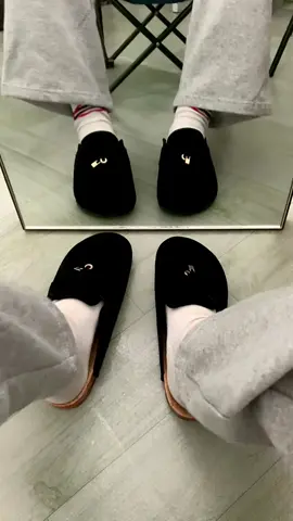 Sandal slop laofers boston🤙🏻 Wajib punya, secakep itu sandalnya bree🤩🔥 #sandal #sandalslipon #sandalslop #clogs #clogshoes #OOTD #trend #xybca #masukberanda #fyp 