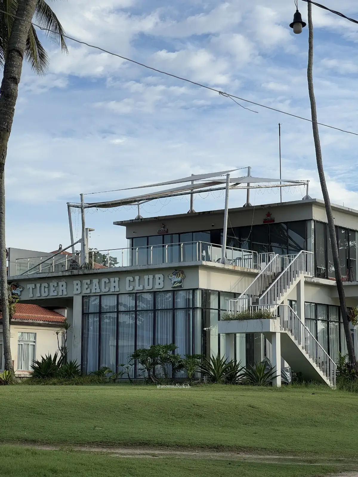 Tempat nikmati sunset terbaik ya disini! #senjavibes #sunset #tigerbeachclub #batam #batamtiktok #batamhits #batampunyacerita #batamisland #batamcity #sunsetbeach #semuatentangbatam #senja #senjasorehari #pantai #kepri #fypシ 