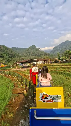 serunya naik kereta di kali kesek #CapCut #arenankalikesek #limbangan #kalikesek 