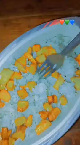 Mangeons ❣️❤️‍🩹#toulemonde #italy🇮🇹 #camerountiktok🇨🇲 #benintiktok🇧🇯 #benintiktok🇧🇯 #france🇫🇷 #CapCut #visiblitetiktok #cotedivoire🇨🇮 #visiblite 