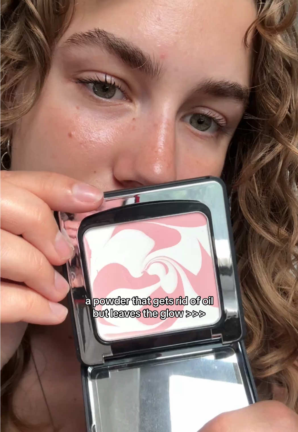 I love a matte but not *tooo* matte powder, iykyk. Also  the slight brightening from the peach is so nice ✨ @carslan_us #pressespowder #makeuphacks #glowymakeup #nomakeupmakeup #nomakeuplook 