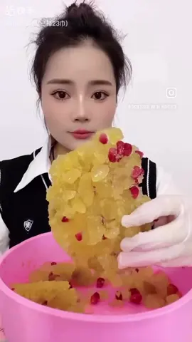 ASMR PURPOSES ONLY‼️ THIS IS NOT A CHALLENGE‼️ #crispyice #refrozenice #onlybites #hardiceeating #yummyice #fypシ 