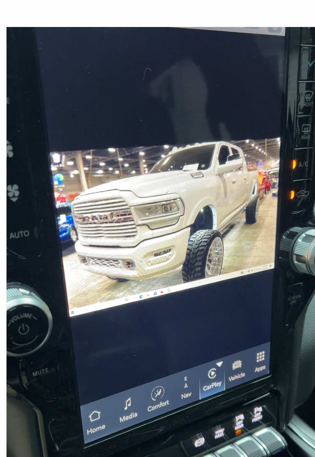 HDMI display for the car and wireless CarPlay? #wirelesscarplay #carplay #hdmidisplay #dealsforyoudays 