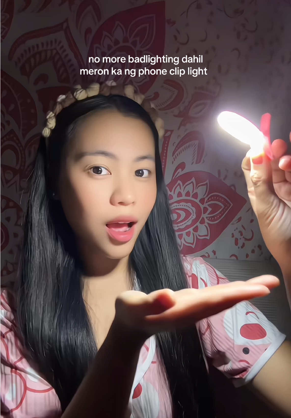 ang liit pero may ibubuga talaga 🤩 #fyp #phonelight #cliplight #phonecliplight #cliplightforphone #portablelight #minifilllight 