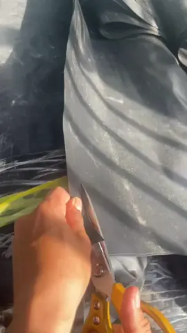 Test Độ Dẻo Của Bạt HDPE Độ Dày 3z 😱#batlotaohohdpe#bathdpe #mohinhnuoitom 