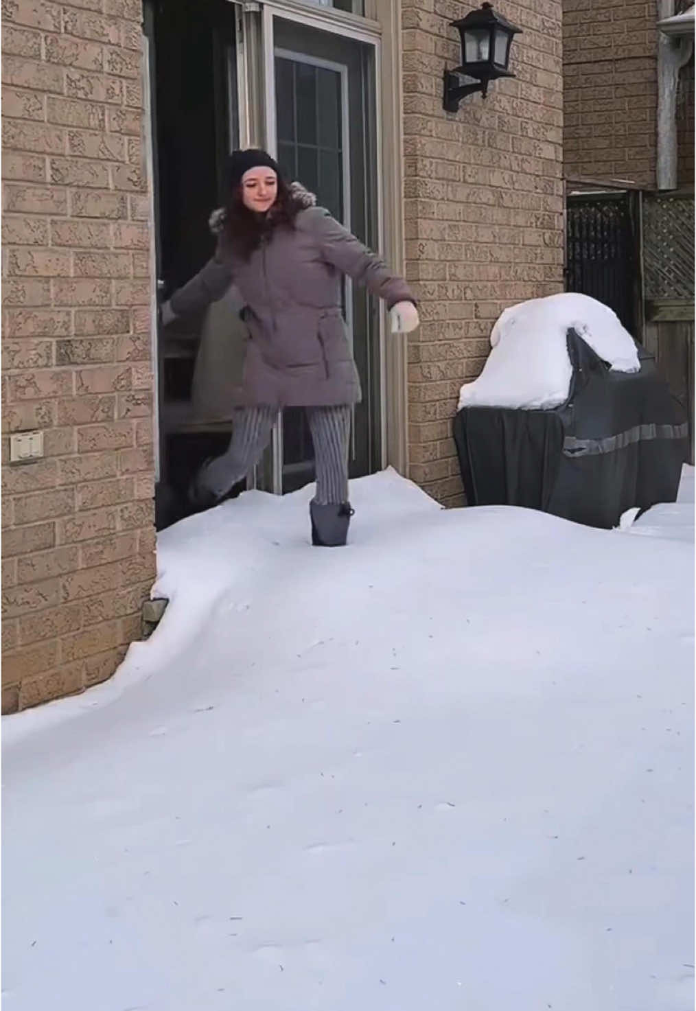 Winter funny #satisfying #ice #snow #asmr #fyp #fypシ #oddlysatisfying 