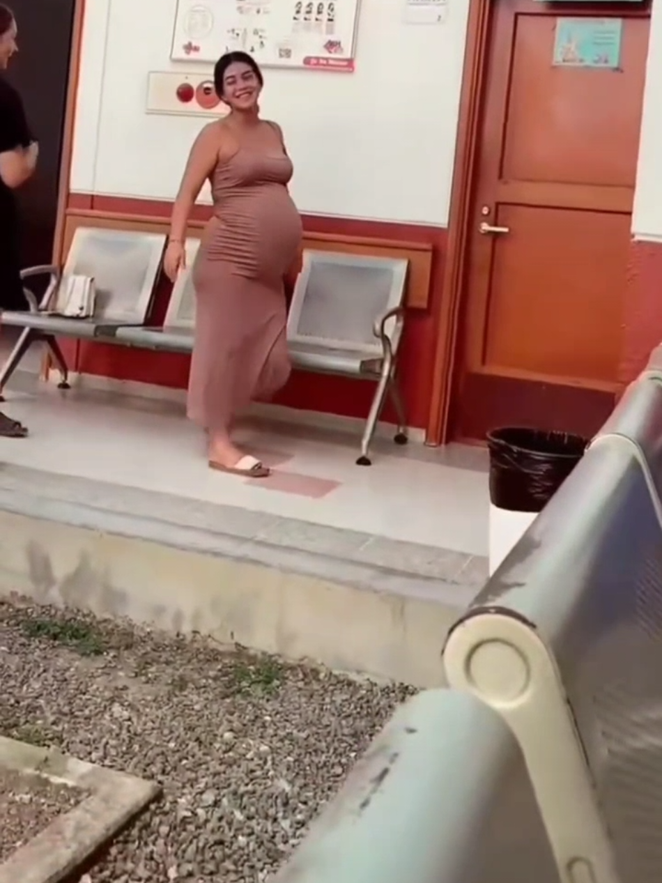 ❤️🤰 #pregnant #pregnanttiktok #pregnancy #pregnantlife # . . . .    . . . #outfit #outfitinspo #outfitideas #outfitinspiration  . . . . . . .   #outfit #cuteoutfit #outfitinspo #outfitideas #outfitinspiration #pregnancyoutfit #dress #dressthebump  . . . . . . . . . . . . . . . . . . . .   . . . .