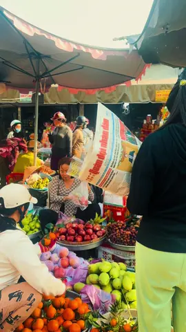 Có ai thích không khí chợ quê như mình không🥰🥰🥰#chợquê #divenha #tuoithodudoi #kiengiangquetoi 