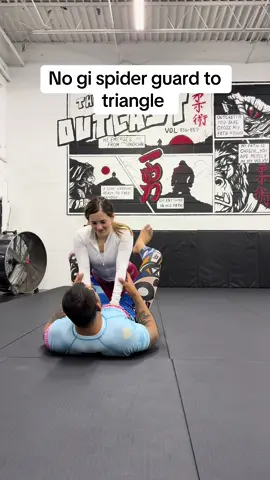 No gi spider guard to triangle #brazilianjiujitsu #grappling #mexicangroundkarate🇲🇽 #spiderguard #nogi 