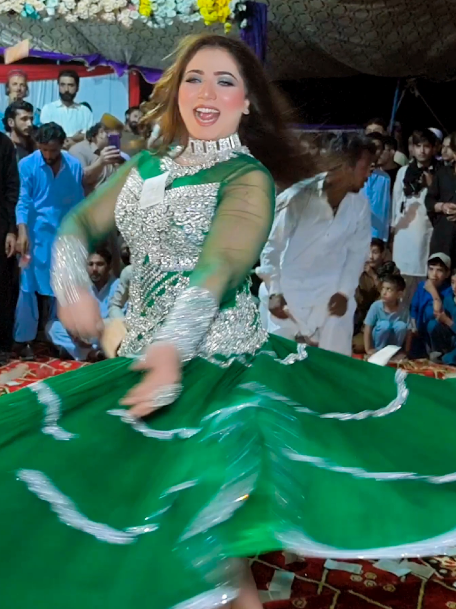 Mehak Malik New Dance #mehakmalik #shaheenstudio 