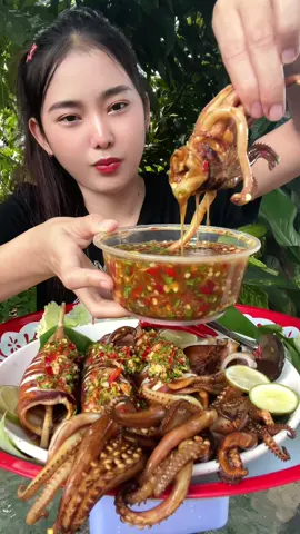 หึ่มมมมมมม #หมึกย่าง #ของกระแส💥 #กินไปกับจอย #กินกับtiktok #t #tiktok #yammy #กินโชว์ #กินเก่ง 