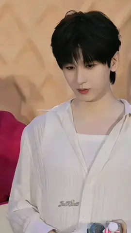 sangat berbeda🔥  . #chengyi #fushiqi #xuanye #yusifeng #lichenzhou #lilianhua #immortalsamsara #loveandredemption #journeyofthelegend #mysteriouslotuscasebook #fyp 