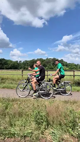 Moet die gele trui niet in Frankrijk rijden 😏 .... #TourDeFrance #ournature  #pogacar #lommelsk #fy #foryou #footballtiktok 