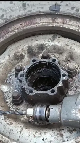 recuperando rosca no cubo #ferramentaria #machining #mecanica #tornearia #mecanico #retifica #tornomecanico 