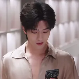 เอาจริงมองไปมองมา เส้าโหยวน่ารักอ่า สวย เซ็กซี่ด้วย ปากกระจับแบบดูขี้งอนงี้ แบบมันน่ารัก แต่ก็มีความเท่ความคูล ปกป้องตัวเองและหลัวได้ มิน่าโอเมก้าเค้กคนนั้นหลงหัวปักหัวปำ หลงมา 15 ปี เจอเธอปุ๊ปใจแตกแต่เด็กเลย #edits #DesireTheSeries #bl #boyslove #QiuDingJie #ShengShaoYou #HuaYong #HuangXing #KipukaQiu #EliotHuang #chinesebl #omegaverse #fyp #垂涎Desire #垂涎 #bl #boyslove #ไฟเสน่หาเดอะซีรีส์ #ABOdesire #ABOdesiretheseries #omegaworse