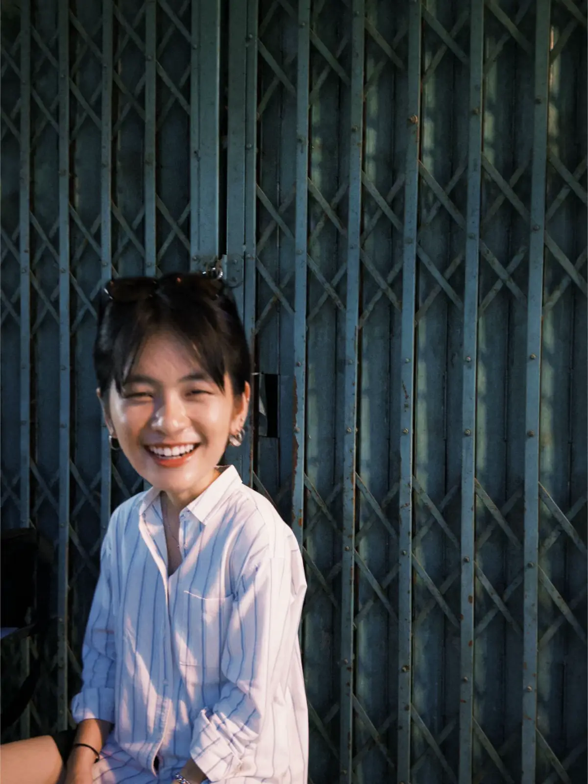 ไอ้หนุ่ม นั่งดีๆ