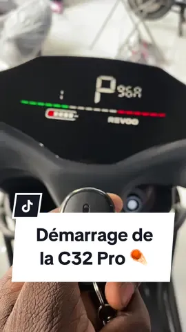 SILENCE 🤫 La C32 Pro s'allume 🏍️ Quelques gestes rapides pour dynamiser vos trajets à jamais ⚡️ Envie de voir la suite ? #revoo #revoosenegal #motoelectrique #scooter #fyp #pourtoi #foryoupage #senegal #dakar #c32pro #ecologique #asmr 