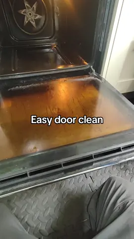 ✨ Easy Oven Door Clean! ✨ Watch how satisfying this simple trick is — grime gone in seconds! 👀🧽 #OvenClean #CleaningHack #BeforeAndAfter #SatisfyingClean #DeepClean #TikTokCleaning  #fyp 