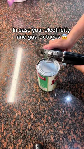 Life hack in your electricity and gas are cut off 😱#KitchenHacks #kitchentips #homhacks #poweroutage #advice #tipsandtricks #homhacks #kitchentips #cooking 