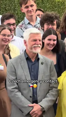 Prezident Petr Pavel v Lánech s mladými lidmi z celého Česka🇨🇿🤭 #petrpavel #lány #prezident #boldnew 
