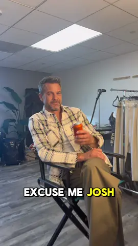 Ran into Joshua Jackson before set & this is how it went 😎🎤 #OLIPOP #drinkolipop #olipop #joshuajackson 