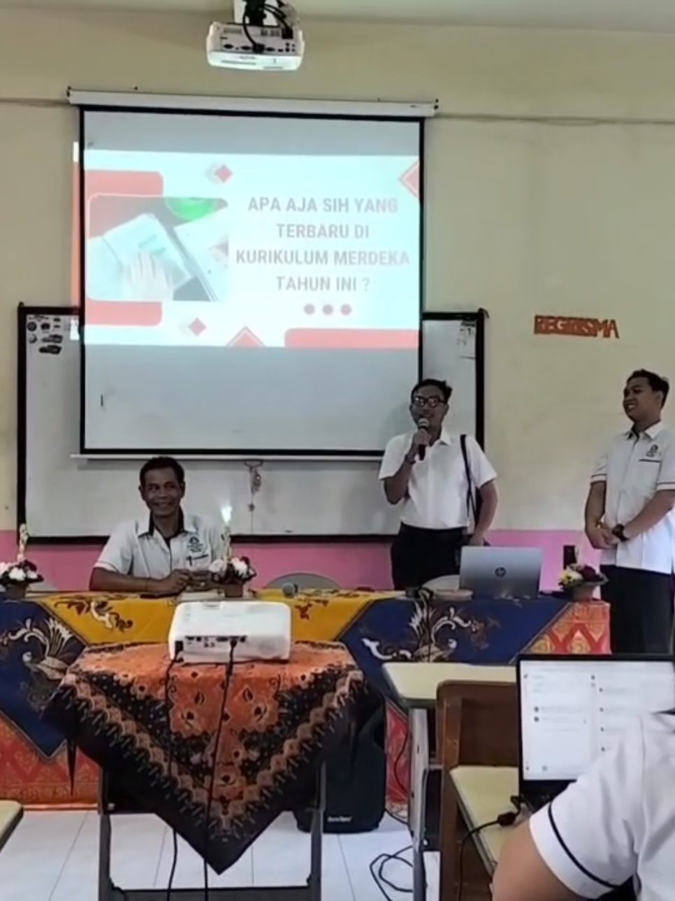 🌟 “Hari pertama Workshop Review Kurikulum & Peningkatan Mutu Pendidikan SMA PGRI 2 Denpasar berjalan penuh semangat! Bersama kita wujudkan pendidikan berkualitas untuk generasi emas 2025/2026. 💡📚” #smapgri2denpasar  #regrismajaya  #regrisma  #workshop 