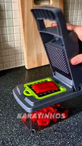 Cortador de Legumes 12 em 1 – Praticidade na Cozinha! --- #CortadorDeLegumes #UtensíliosDeCozinha #CozinhaPrática #DicaDeCozinha #FacilitaSuaVida #CortadorMultifuncional #ReceitasRápidas #Cortador12em1 #VidaNaCozinha #DonaDeCasaModerna