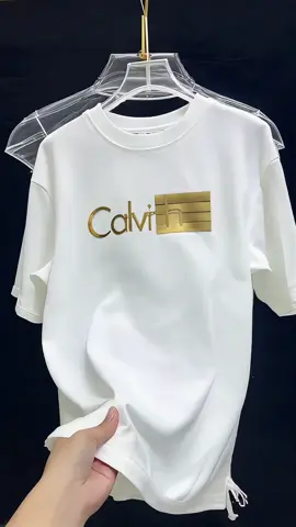 71601KAOS BRAND KEKINIAN BARU! 220gr Katun Murni, Unisex, SUPER NYAMAN! 🌿**   Cek bahan tebel & lembutnya! Cocok buat cewek/cowok.  #fyp #fashion #fashionlover #kaos #kaoskekinian #bajupria #bajuwanita #belionline #ecommerce