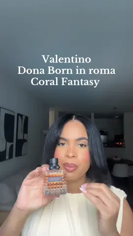 Amo este perfume chicas no molesta huele super rico como afrutado no se lo amo 😍#Donaborninroma #valentino #valentinobeauty 