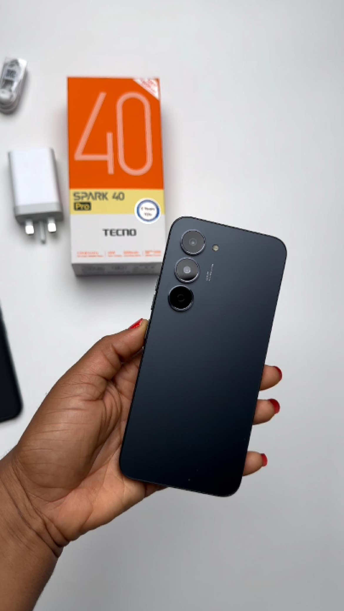 Tecno spark 40 pro Unboxing Price:₦225,000 ($145) 8GB RAM 128 ROM 6.78 inch 1.5k Amoled display  144Hz MTK G100 In display fingerprint sensor Dual speakers 50mp rear + 13mp selfie  5200mAh, 45W Android 15 #techtokwithdeee #fyp #explore #tecnospark40pro #unboxing 