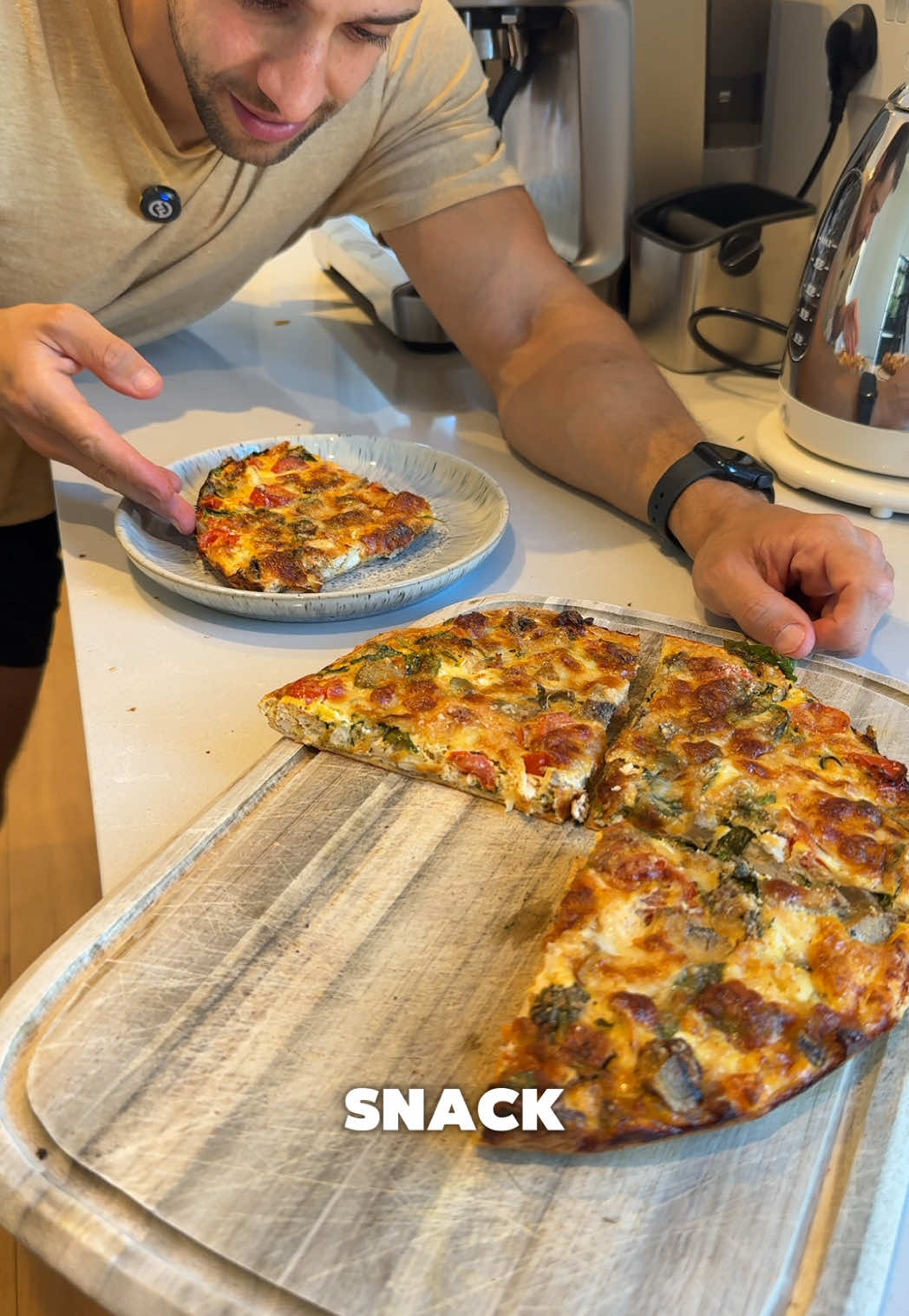 💡 Quick + easy high-protein meal idea you’ll want to make on repeat ⬇️ 📕Make your nutrition 10x easier — get 45+ easy high-protein recipes in my eBook (link in bio)!☝️  🥙 Baked Egg + Chicken Quiche Tray (makes 4 portions)  What you’ll need: 	•	🌯 1 tortilla or flatbread 	•	🥚 4 eggs 	•	🍗 100g rotisserie chicken 	•	🍅 100g cherry tomatoes 	•	🥬 100g spinach 	•	🍄 100g mushrooms 	•	🥫 40g sun-dried tomatoes 	•	🧀 Feta (20g) 	•	🧀 Mozzarella (50g) 	•	🧀 Parmesan (20g) 👩‍🍳 How to make it: 	1.	Add the wrap to the base of a baking dish. 	2.	Mix your eggs and pour over the chopped ingredients + chicken. 	3.	Scatter cheese on top and bake at 200°C for about 20-25 mins. 📊 Per slice (4 total): 225 cals | 22g protein | 10g carbs | 12g fat