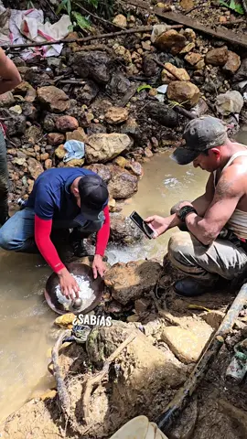 🧪💀 ¡Están envenenando nuestros ríos por oro! En Crucitas, la minería ilegal está dejando más que huecos en la tierra… está dejando veneno en el agua que toman nuestras comunidades. Mercurio, peces contaminados, y un silencio institucional que mata. ¿Quién está protegiendo el agua que bebemos? ¿Hasta cuándo lo vamos a permitir? #Crucitas #Contaminación #MineríaIlegal #CostaRica #AguaEnvenenada #SanCarlosCR #SaludPública #JusticiaAmbiental #Mercurio #DenunciaAmbiental #nomássilencio 