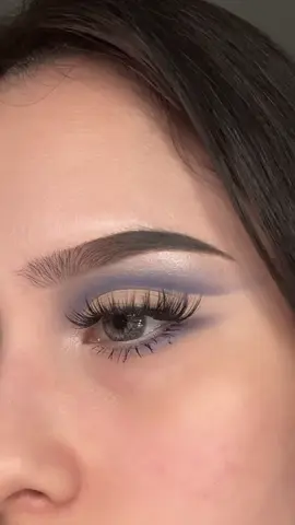 💙 #eyeshadow #makeup #eyebrows 