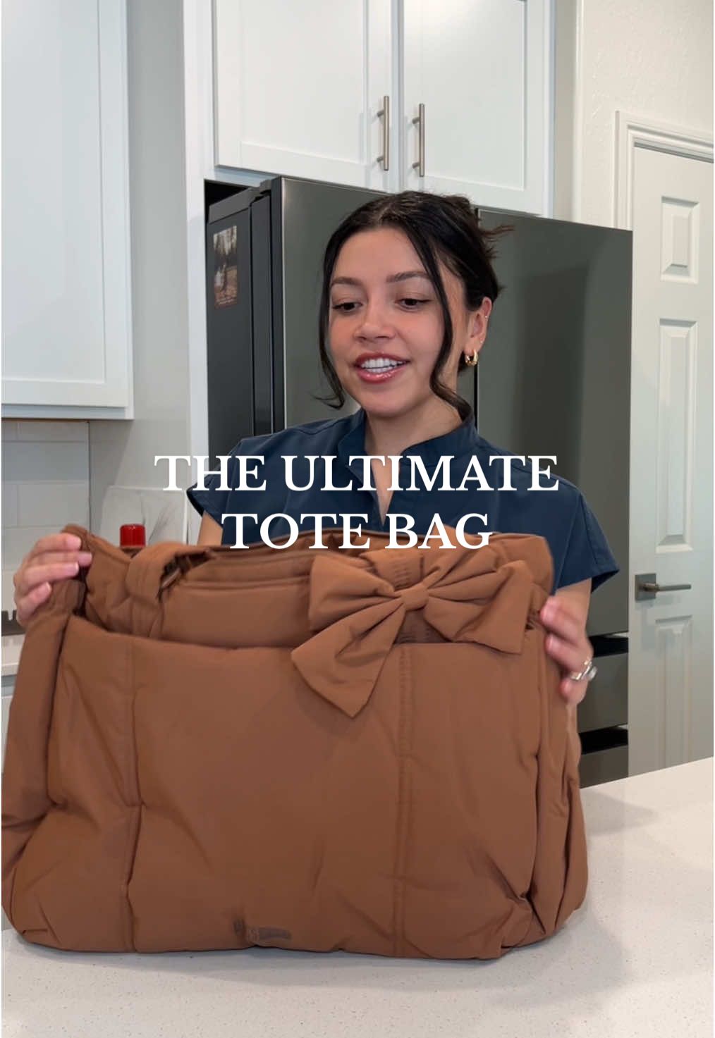 The ultimate tote bag for everyone ✨ #bowtotebag #bagsmartbowtotebag #bagsmarttotebag #travelbag #nursepurse #bestnurseworkbag #diaperbag #bestmombag #traveltotebag 