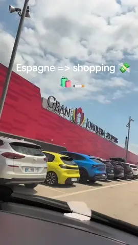Partagez vos bons plans dans les commentaires 😉  Avant le retour en France obligé de s'arrêter faire du shopping à la Jonquera 🛍️🛒💸💸 #espagne #jonquera #shopingtime  #shoping  #solde #pourtoii #fyp #Zara #JD #adidas .....