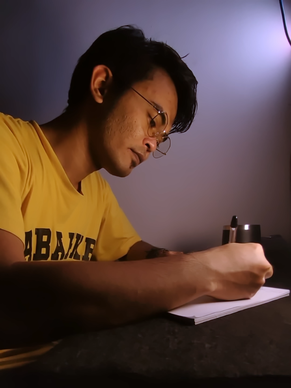 Ngopi adalah jeda sunyi tempat inspirasi berbisik. ☕☕ Coffee is the art of chasing inspiration, one sip at a time. #coffee 