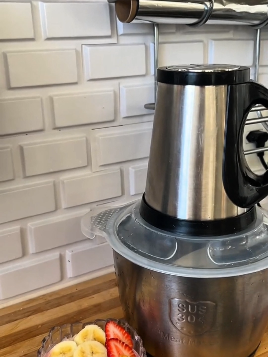 Sua cozinha merece potência e praticidade! 🧄🥩 Descontão ativo por tempo limitado! 👇#PicadorDeAlimentos #MoedorElétrico #cozinhaprática #TrituradorInox 