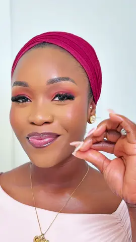 Bringing you a full face beat today 💕✨ Face - @Huda Beauty  - @Too Faced  - @Juvia’s Place  - @ONE SIZE BEAUTY  Eyes  - @Anniesbeautygh  - @mabrook make up - @guccibeauty  Lips - @Maybelline NY  - @sephora  #makeuptutorial #makeuptips ##makeup #brownskinbeauty #trendingtiktok #fyoupage #blackgirlmakeup #fullface