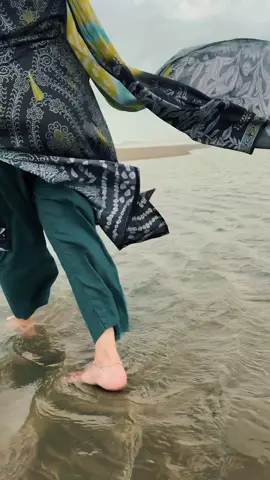 Walking on the beach!!  I feel the soft sand beneath my feet warm and inviting. Each step brings a sense of peace and serenity !!!! #metime  #sand  #beach  #sea  #calm  #slomo  #coxsbazar  #beautyofbangladesh  #innerpeace 