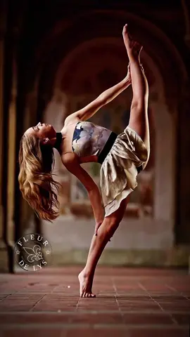 A Ballerina Belongs Everywhere #streetballet #ballerina #balletdancer #aesthetic #balletart #grace #visualpoetry #fleurdelys 