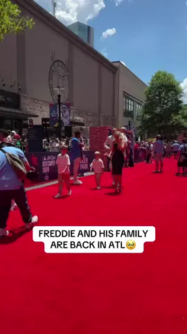 Matching sunnies for the fam 🙌 #MLB #allstars #baseball #dodgers 