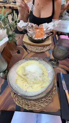 Real friends share their food #relatable#fyp#inspo#food#restaurant#friends#funny#trend#pasta#yum#blowthisup