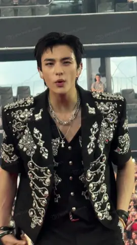 HWANG HYUNJIN😭😭😭😭😭 #HYUNJIN #현진 #ヒョンジン #黄铉辰  #스트레이키즈 @Stray Kids  #dominATE  #dominATE_Frankfurt