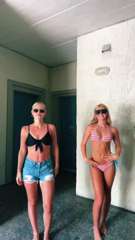 me and my cool mom #foryoupage #meandmom #viralvideo #fyp #beach #fakebody 