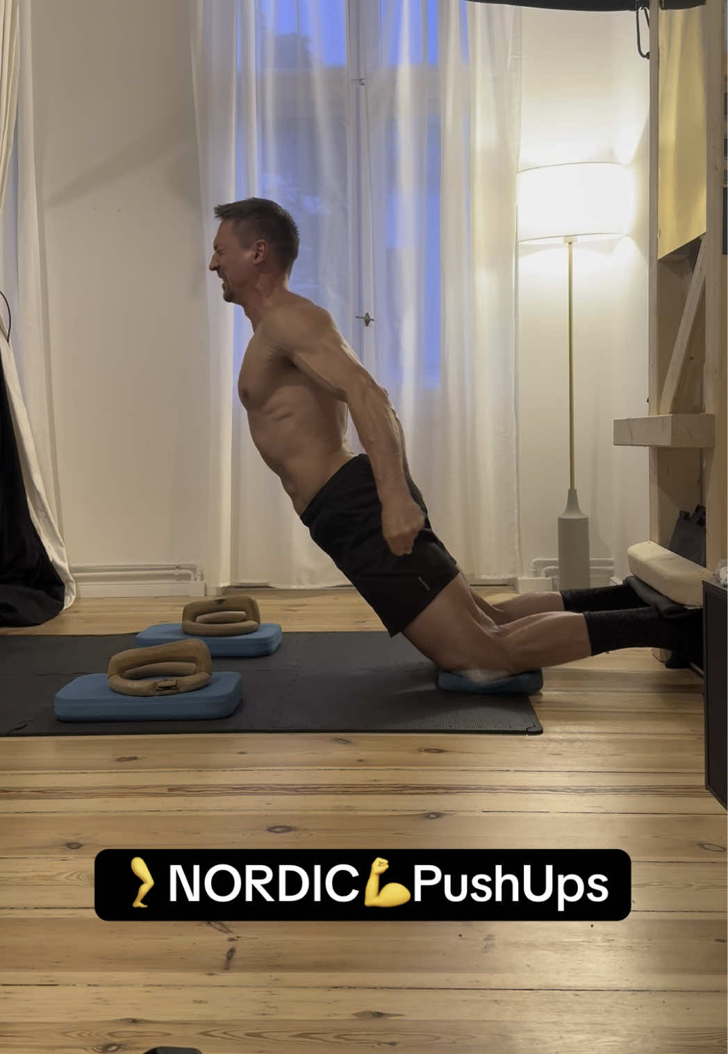 Nordic🦵PushUps 💪 #BodyweightTraining #pushupchallenge #calisthenicsworkout #FitnessLifestyle #legday #nordicstyle #nordiccurls 