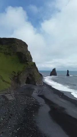 Reynisfjara Beach in Iceland is a famous Game of Thrones filming location.  #Reynisfjara #Iceland#Vik#GameOfThrones #FilmingLocation #BlackSandBeach #Vik #TravelIceland #IcelandNature #GOT #FantasyLandscapes#IcelandAdventure#IcelandTrip#ExploreIceland 